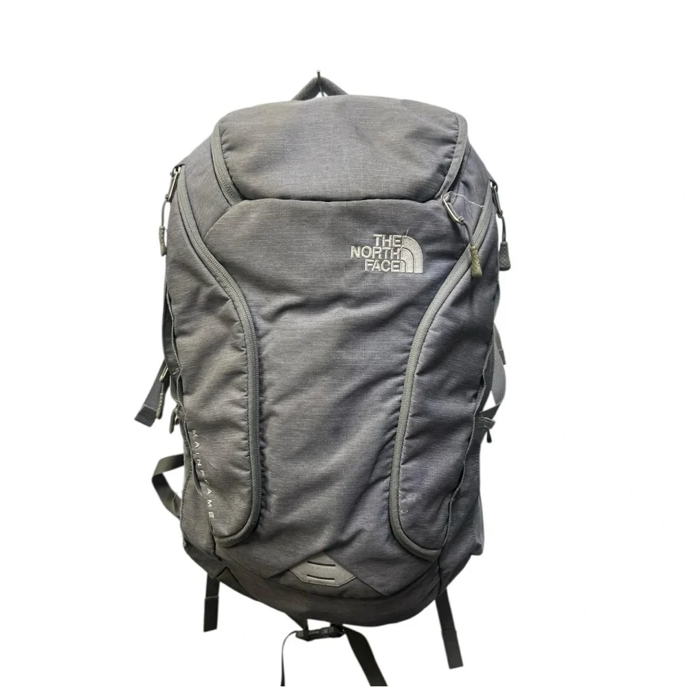 🎒 The North Face Gray “Mainntame” Backpack | Hiking Travel Daypack‎